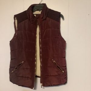 Sleeeveless Jacket- Brand Ci Sonon, sz Lg. Maroon, fleece lined